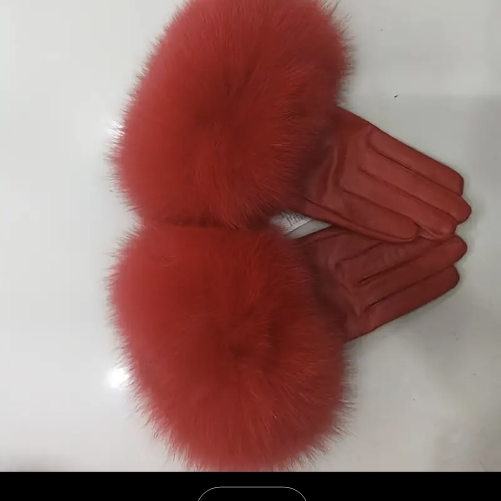 Elegant Red Fur-Trimmed Gloves - Picture 1 of 7